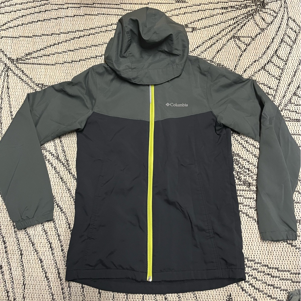 Columbia boys army green and Black Hooded windbreaker jacket with Yellow Zipper